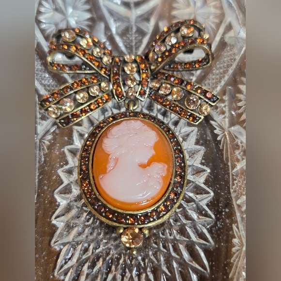 Vintage Jewelry - Cameo Brooch with Rhinestone Bow